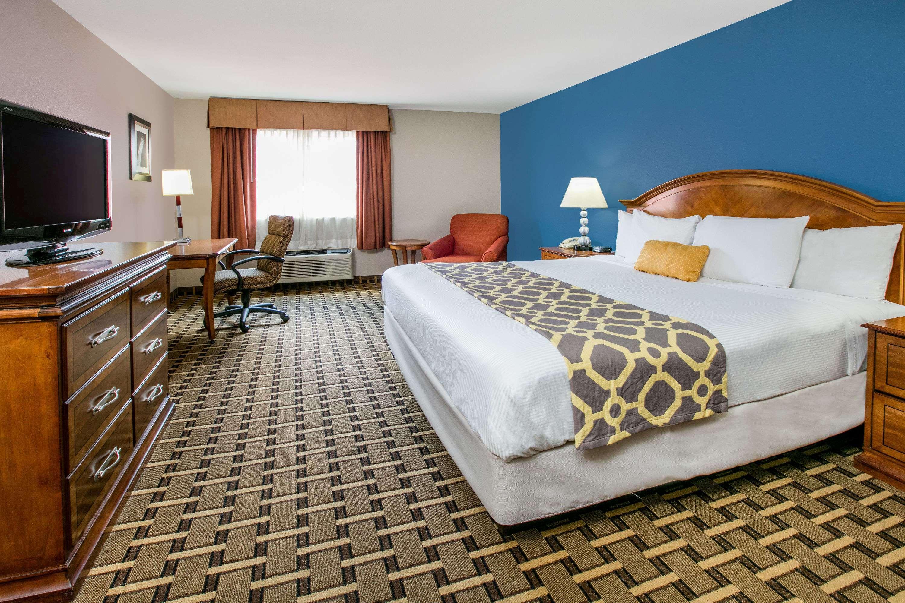 Baymont By Wyndham Lawton Hotel Exterior photo