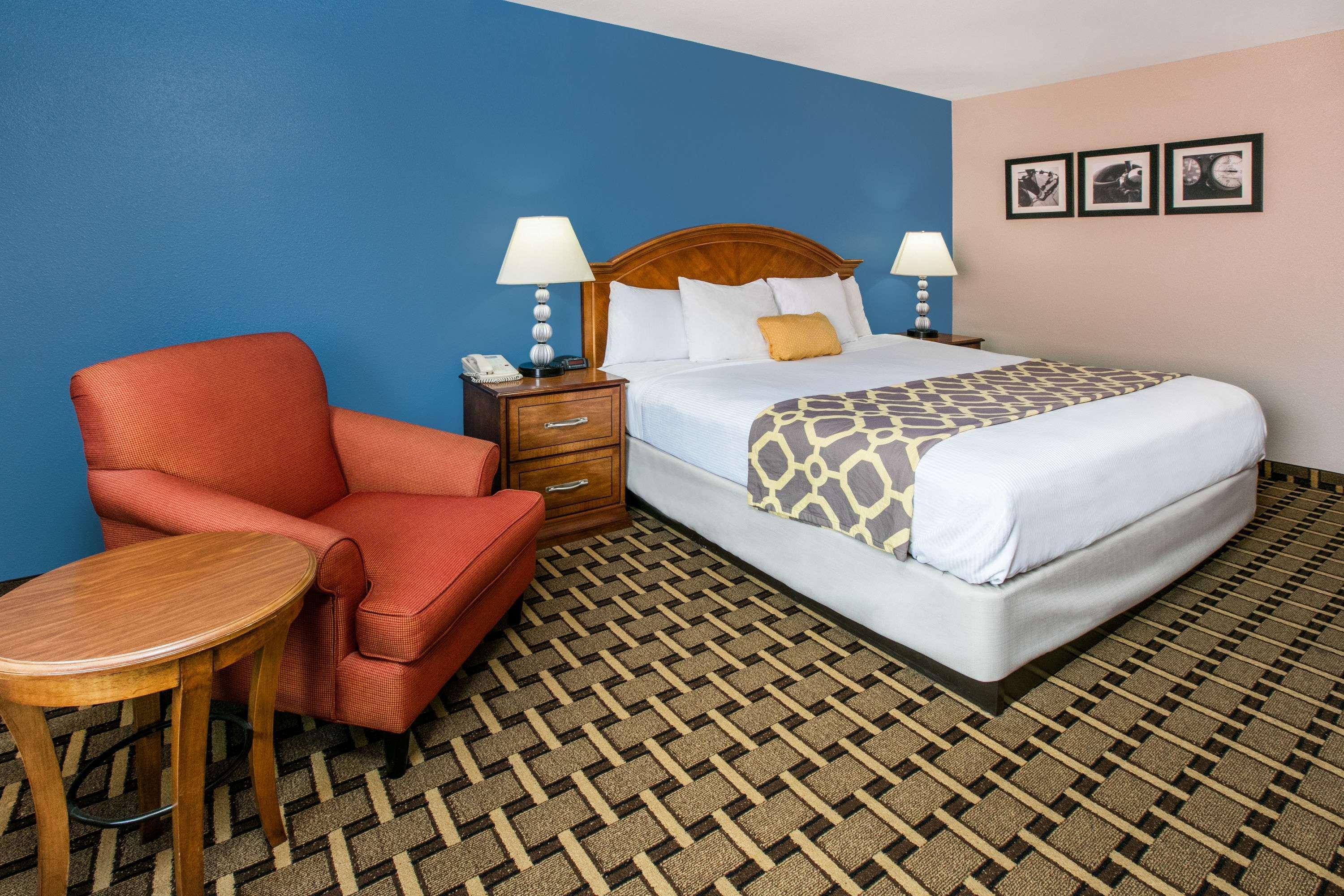 Baymont By Wyndham Lawton Hotel Exterior photo